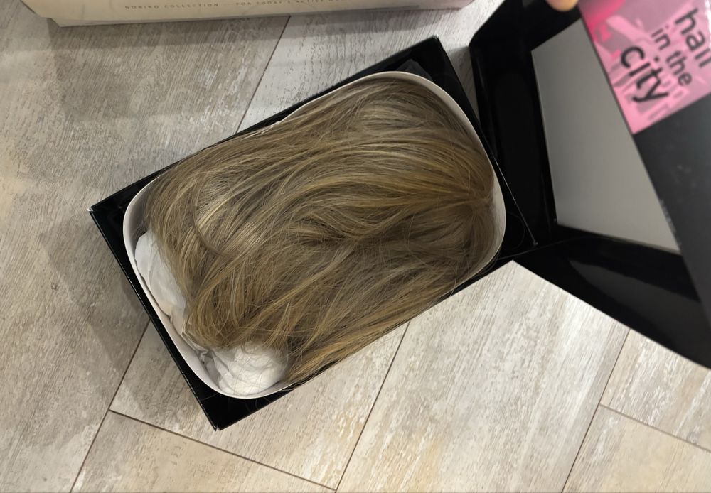 Перука права в два модела