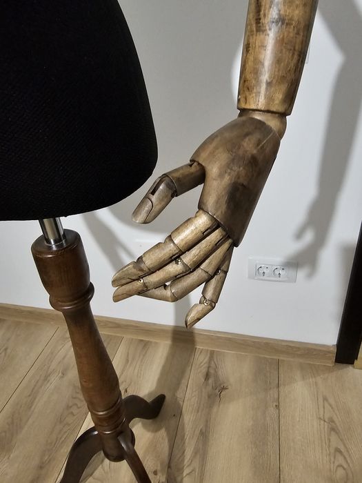 Manechin dama cu maini si degete flexibile