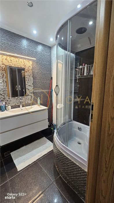 Apartament de vanzare de 4 camere in zona Pipera