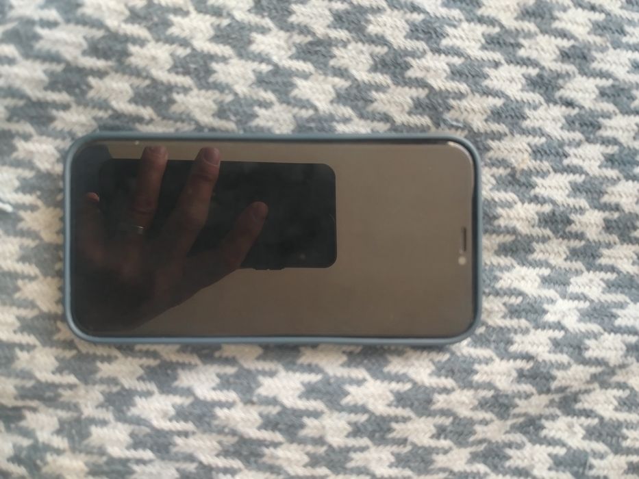 Айфон 11 в корпусе 17.