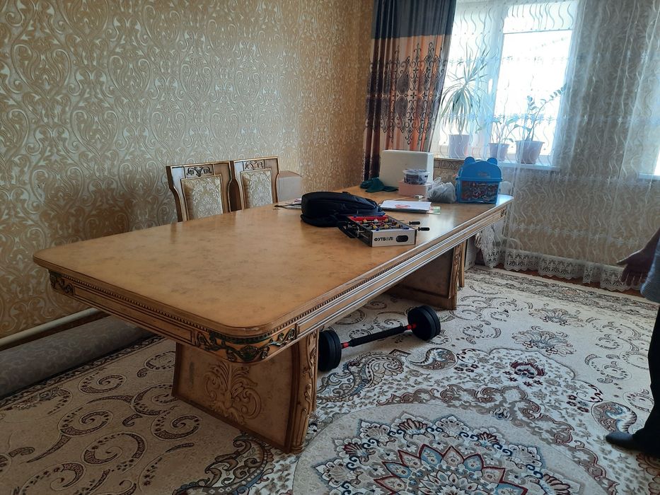 Столь со стульями