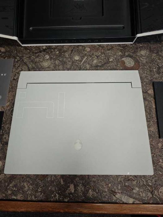 Запазен лаптоп Dell Alienware x14 FULL HD Екран - 14 инча