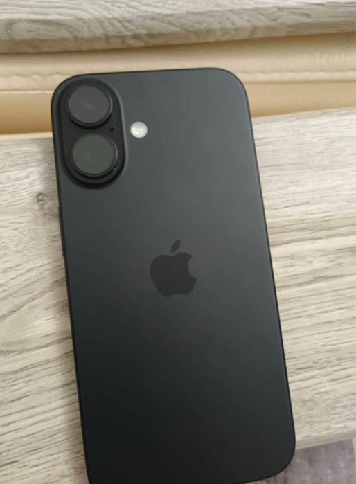 Айфон 16,состояние 10/10,акб 100,память 128,царапины нету