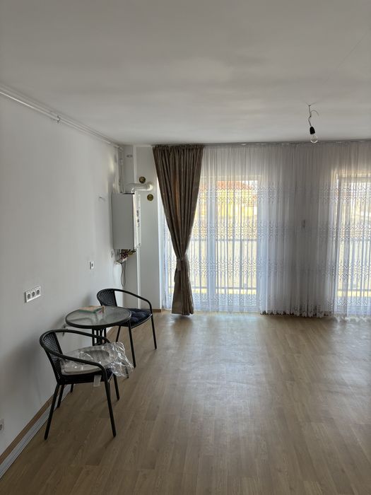 Vând garsonieră în Codlea, strada Dacia – bloc nou
