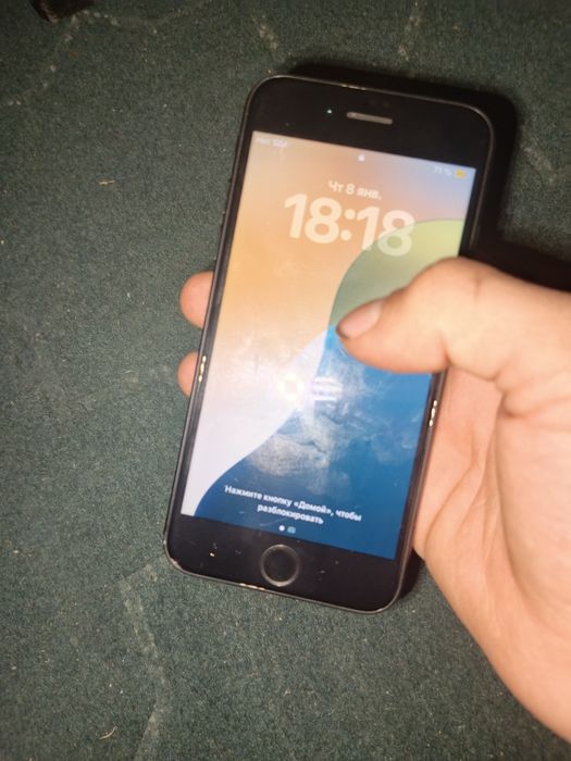 Продаётся iPhone se 2020