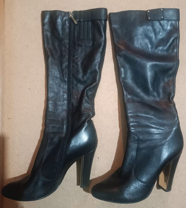 Продам натуральные кожаные сапоги. 38 размер.