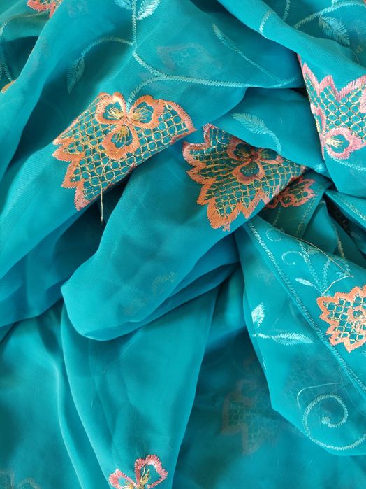 Сари голубое новое