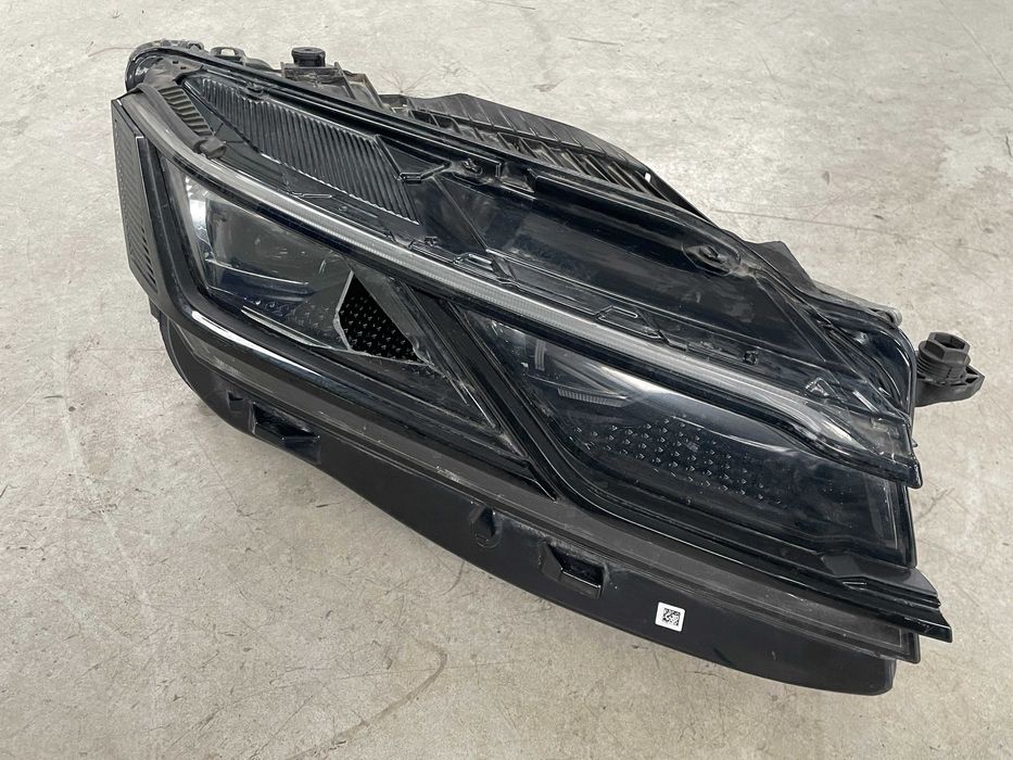 Far dreapta full led Vw Touareg CR sticla sparta