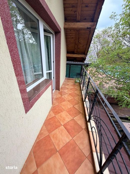 Casa individuala de vanzare, 124 mp – Intrare in Bran, la asfalt
