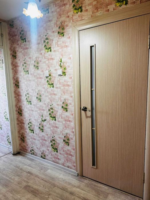 Продам 2 ку ломоносова 11\2