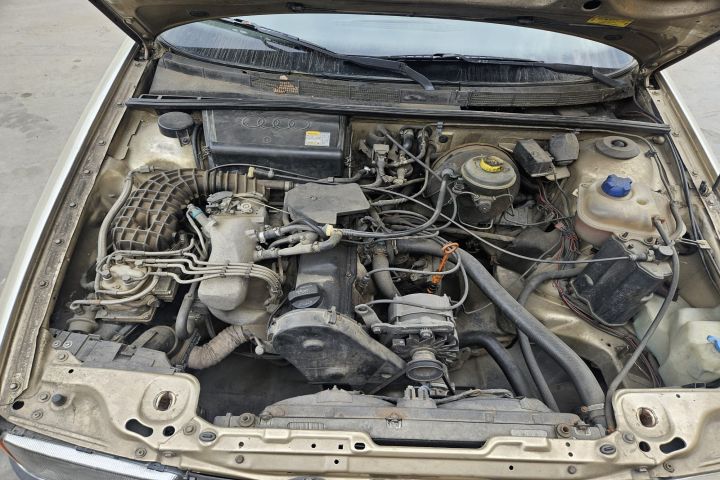 Bara fata Audi 80 1990 1.8 AT (90 hp)