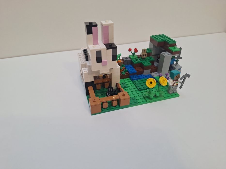 LEGO Minecraft 21181 - Ferma de iepuri/ The Rabbit Ranch - complet