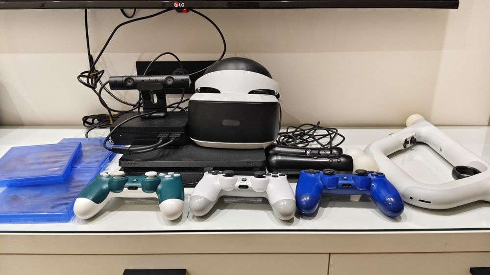 Playstation4 slim 825GB + PS VR + 3 геймпада + aim,move controllers
Pl