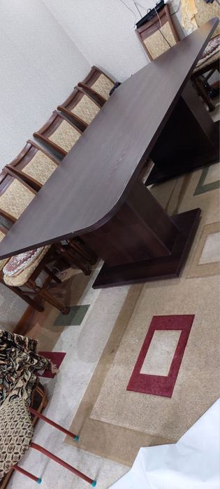 Продаётся добротный стол