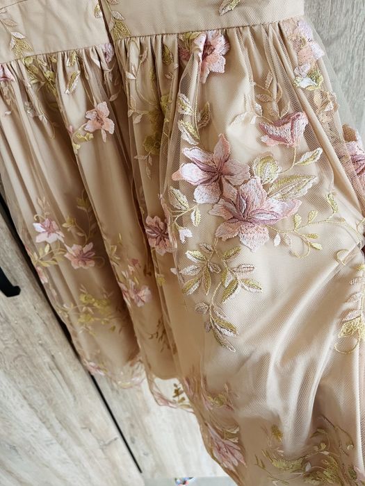 Официална рокля с бродерия