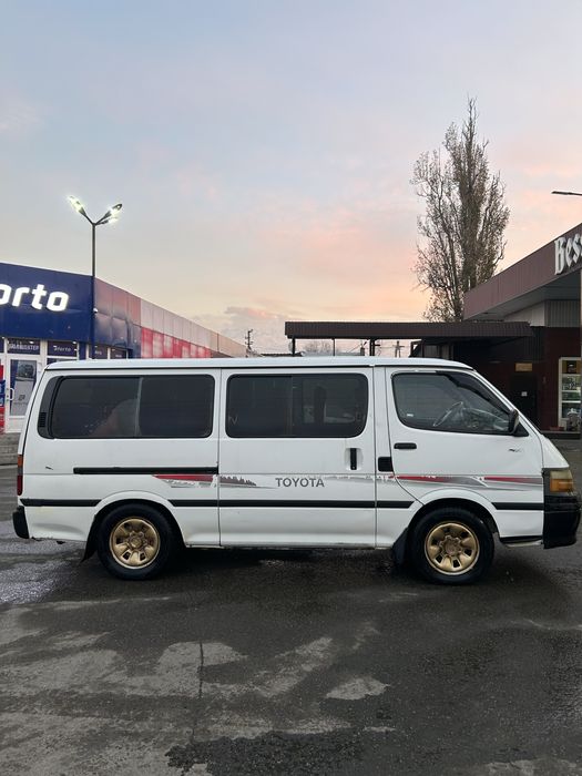 Toyota hiace 2004