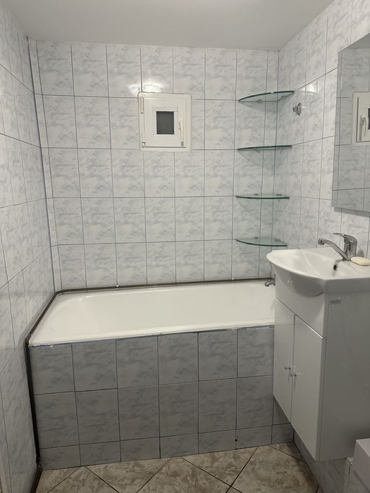 Inchiriez apartament