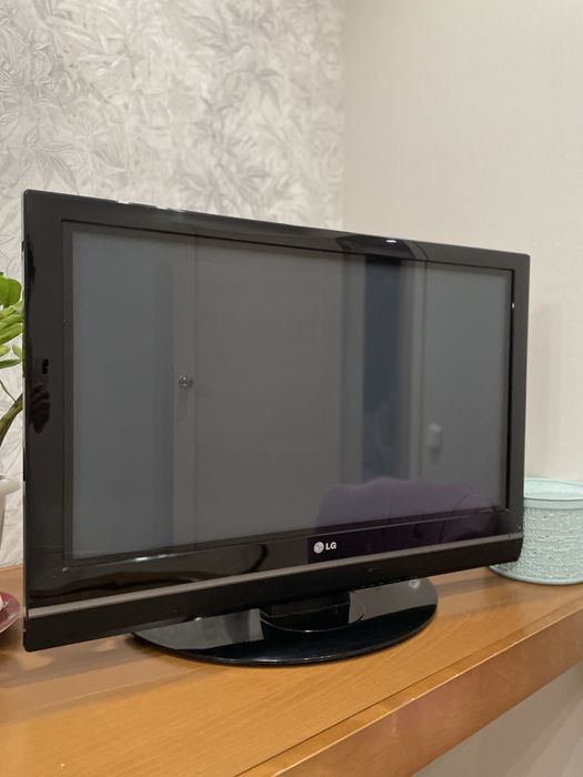 Продам телевизор LG