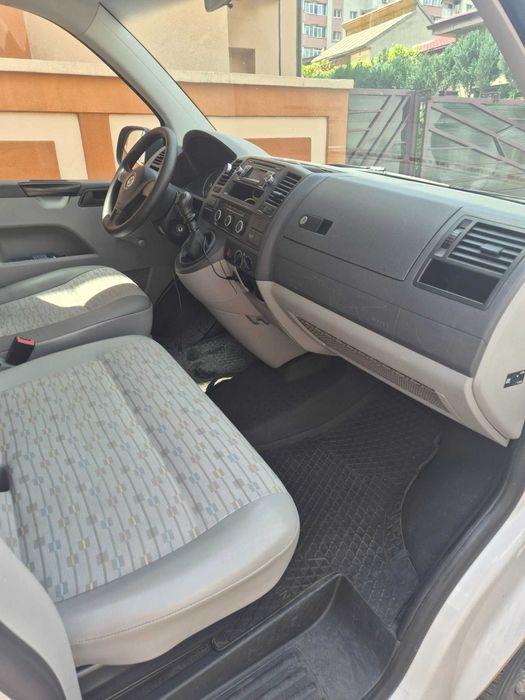 Volkswagen Transporter T5, 8+1 locuri, an 2013, 2 litri, diesel, Euro 5