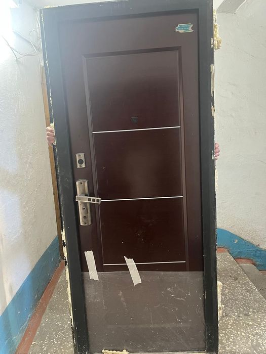 Продам входную дверь