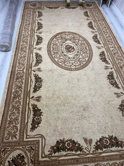 Продам ковёр срочно. 15 тыс