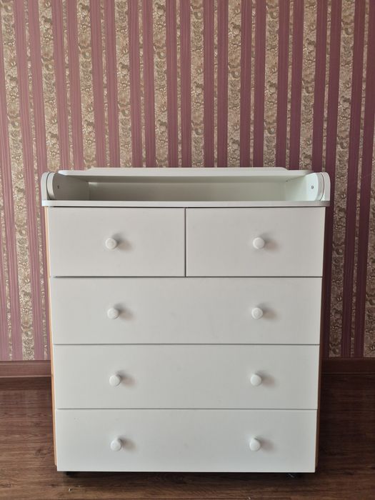 Пеленальный столик / комод для детской / детская кровать