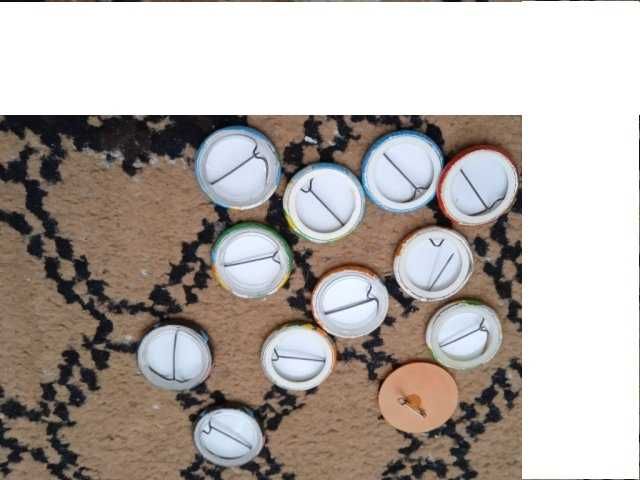 11 броя детски значки от соца  и сервиз от йенско стъкло БЕЛОТЕРМ