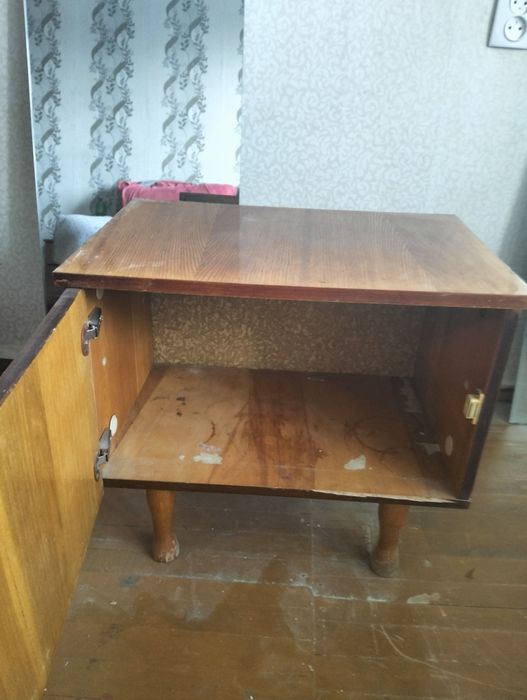 продам прикроватную тумбочку.