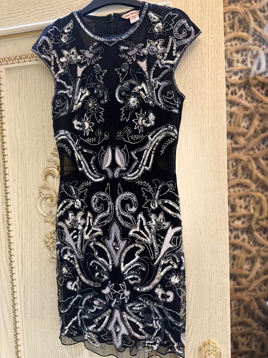 Платье, вышитое, размер xs, новое