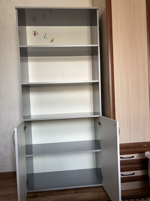 Продается шкаф в хорошем состояни……………………………………………………………………………………………..