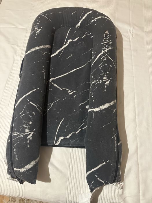 Възглавница, тип легло за новородено