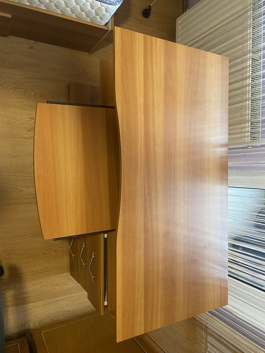 Birou din PAL, foarte spațios și stabil.