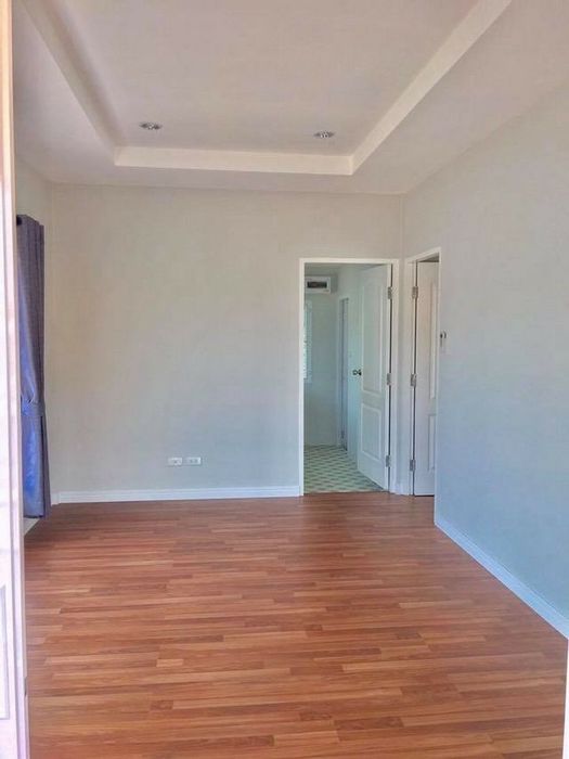 Vand case pe structura metalica din panouri sandwich