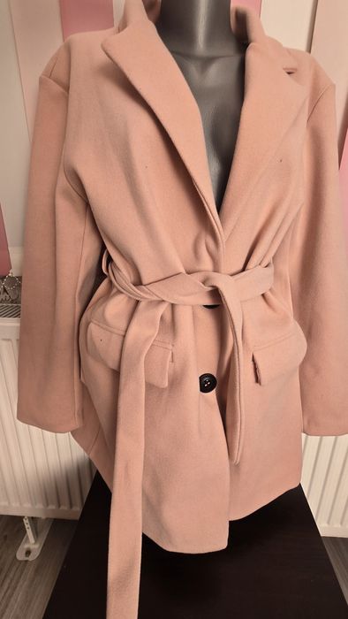 Бледо розово Палто