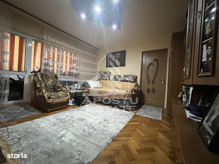 Apartament cu 3 camere,2 bai, etajul 1,centrala proprie,zona Girocului — fotografia 1