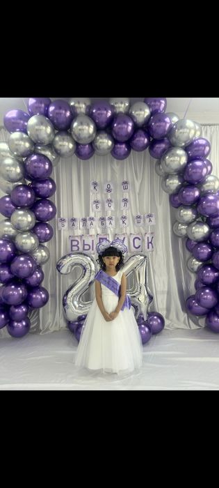 Продам платье белое для девочки 5-6 лет