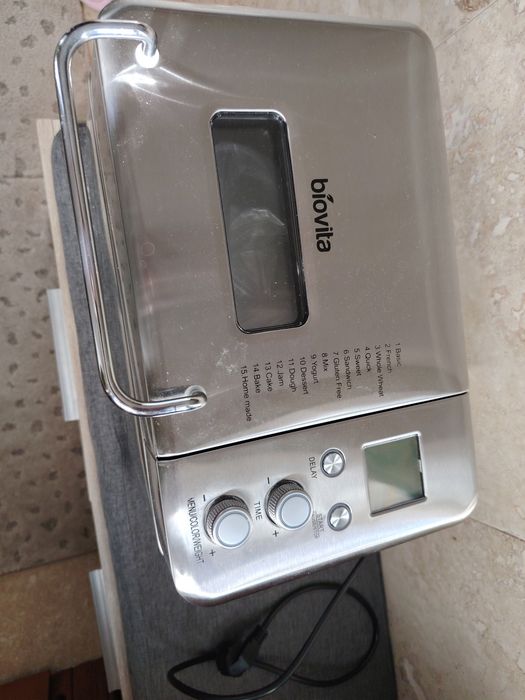Vând mașină de făcut pâine Biovita nouă