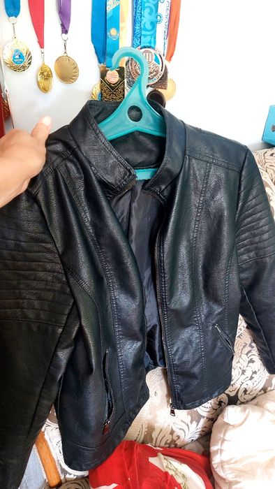 Продам кожаную куртку