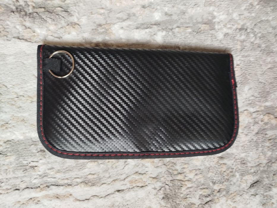 Плик изолиращ електромагнитните лъчи.