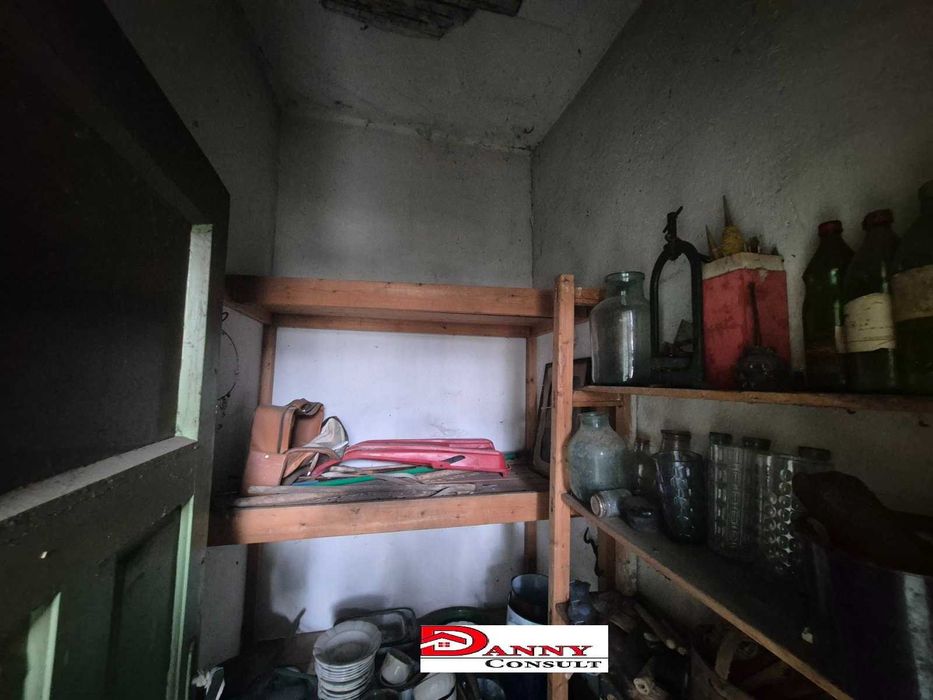 Двуетажна къща с двор в гр. Павликени