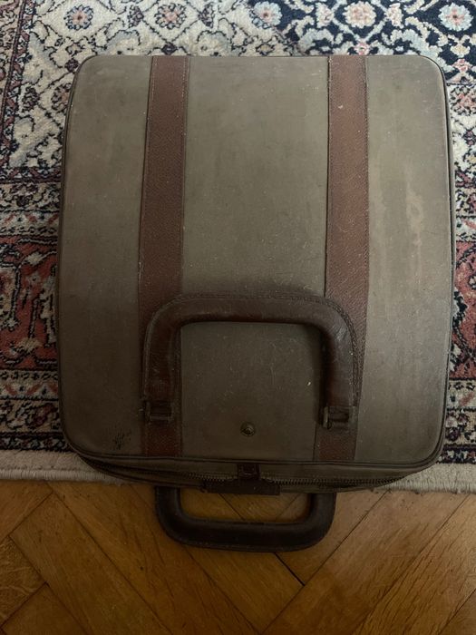 Пишеща машина Olivetti модел Lettera22