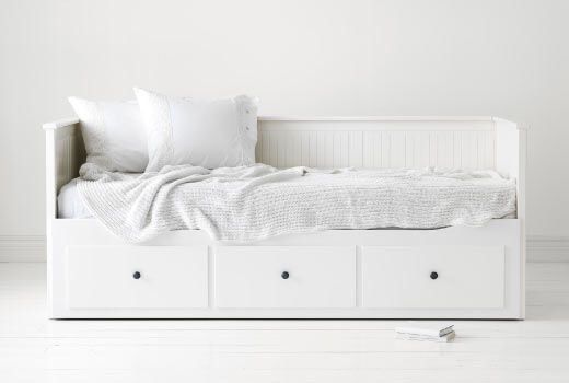 Икеа, кровать-кушетка IKEA HEMNES с ящиками.