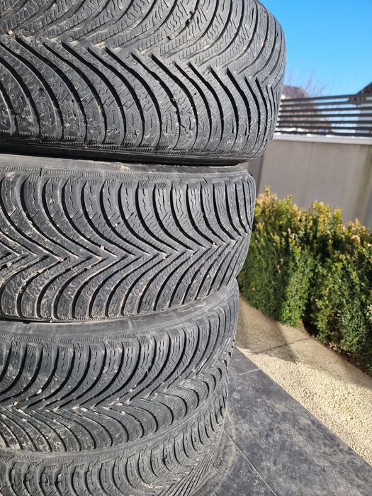 Jante aliaj cu anvelope de iarnă 205 60 16 (Michelin Alpin 5)