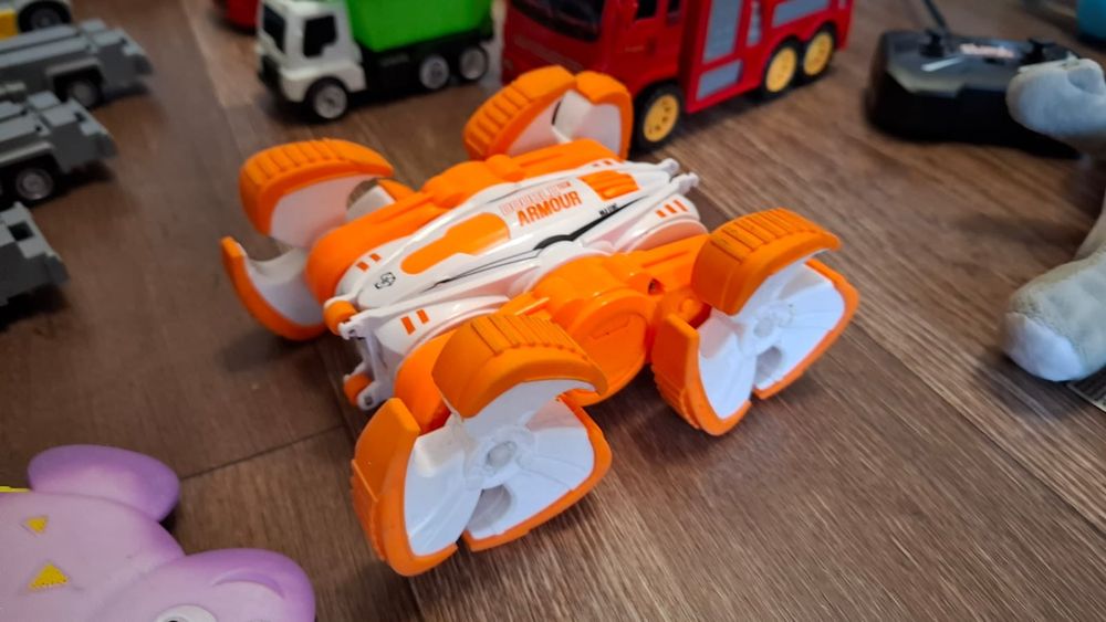 Игрушки пакетом: машинки и другие.