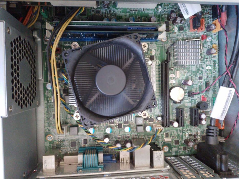 Четириядрен компютър Lenovo с Intel i5-3470, 8GB RAM и Windows 10, SFF