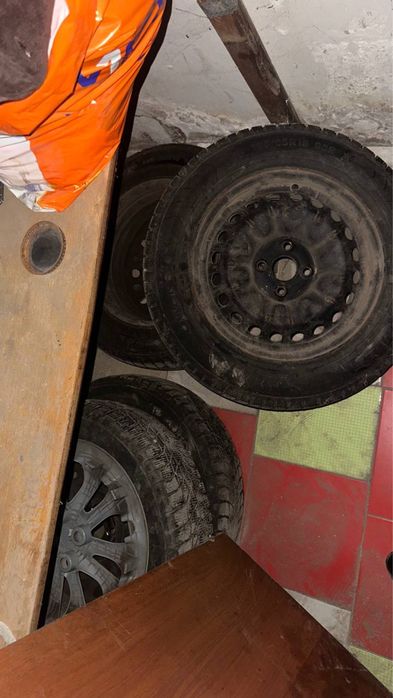 Продам зимние шины Triangle 195/65/15 с дисками