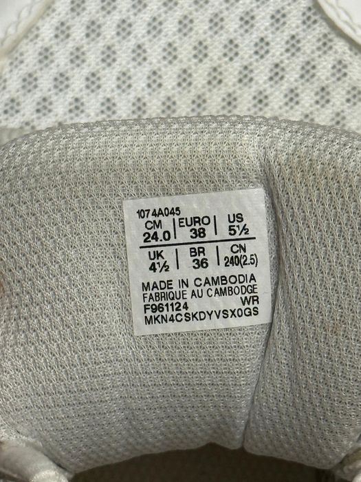 Продам новые кроссовки Asics оригинал