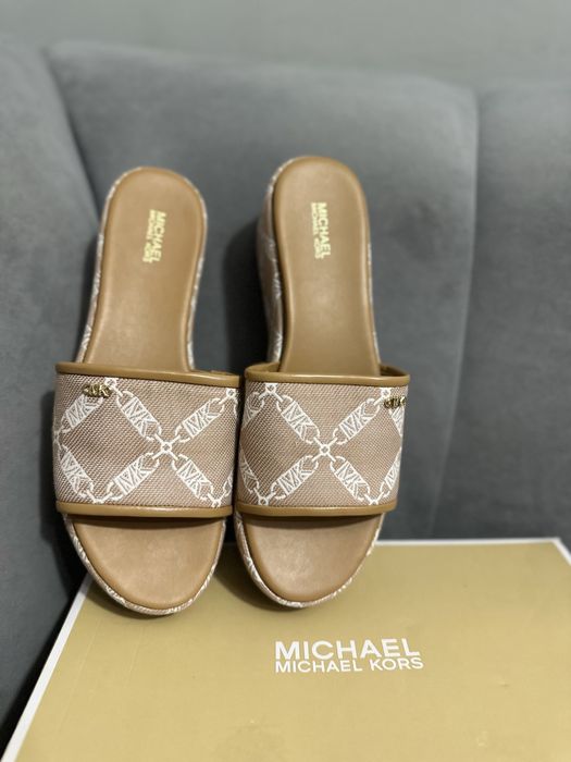 Чехли MICHAEL Kors