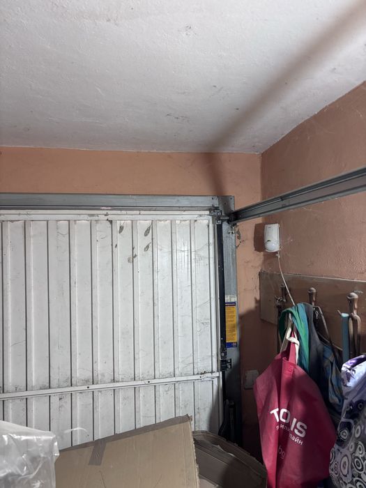 Махова гаражна врата