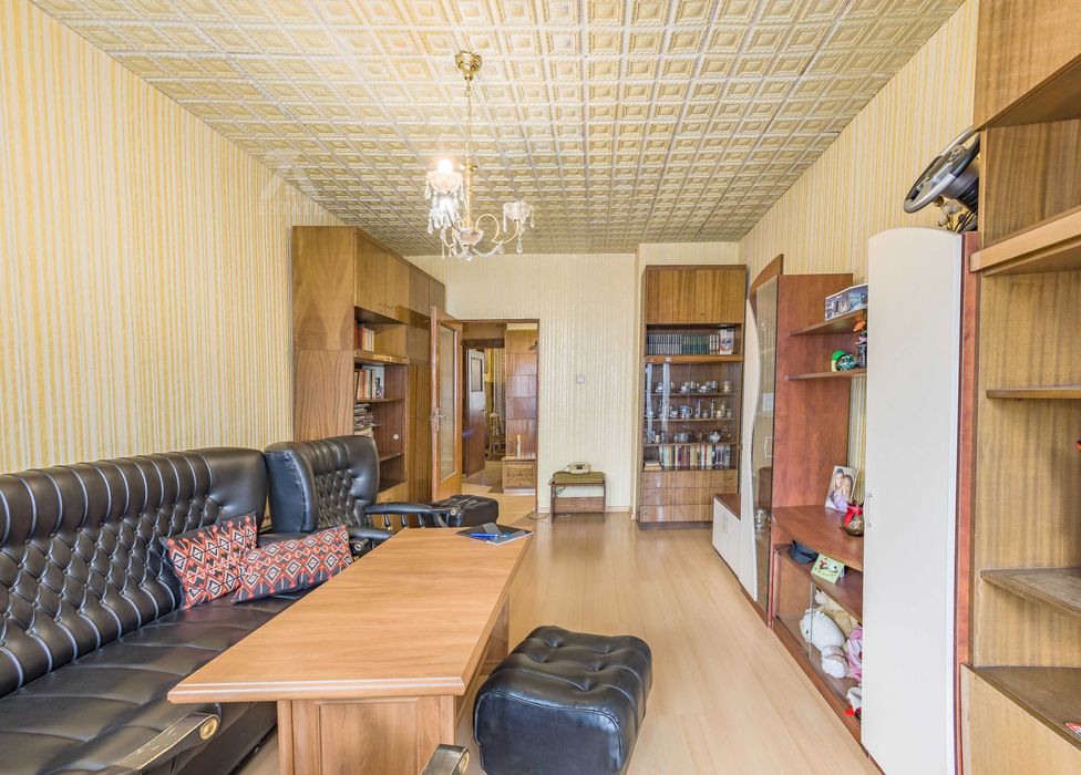 Продава се 3- стаен, южен апартамент в ж. к. Изток- гр. Перник